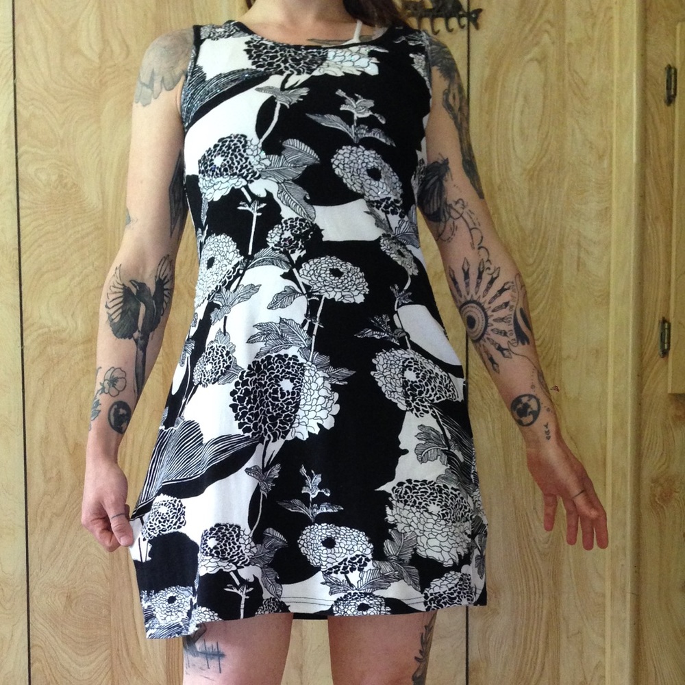*READ LISTING* Black and white beaded summer dress